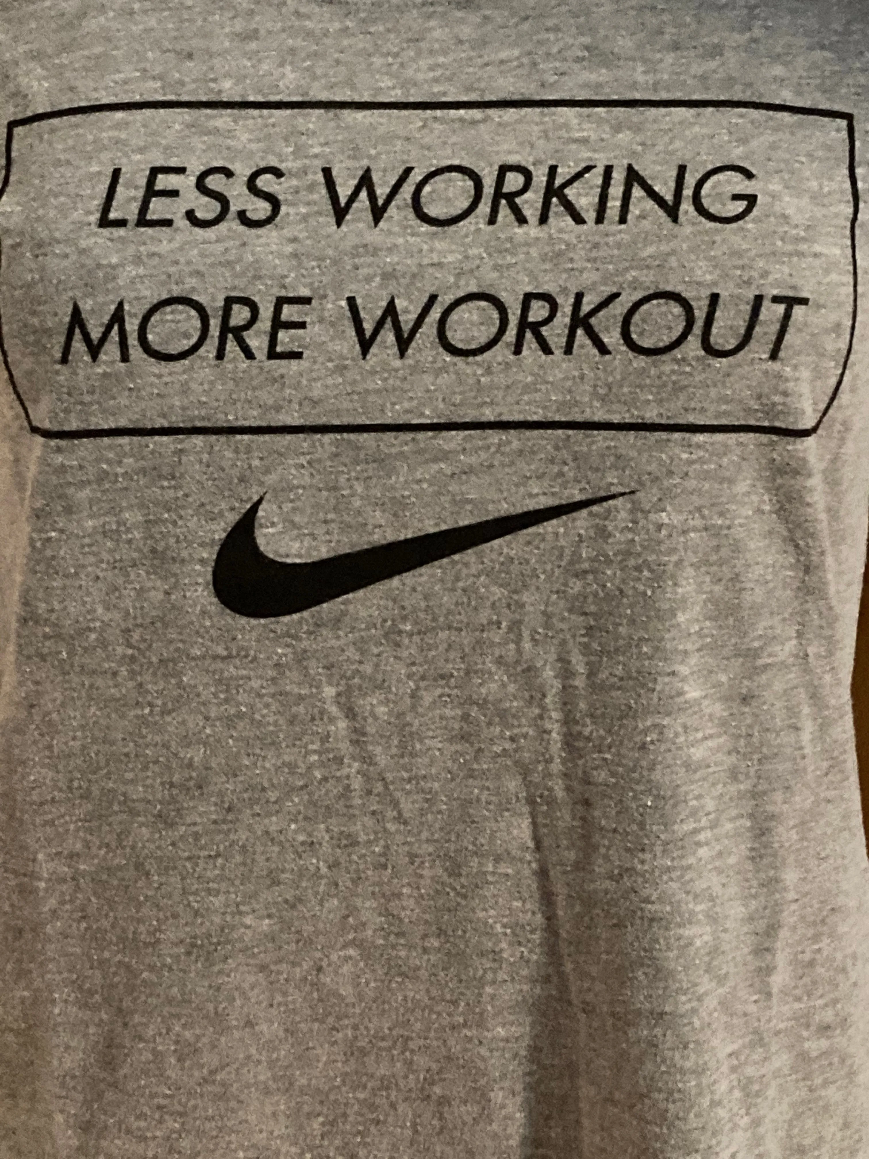 NIKE "LESS WORKING MORE WORKOUT" ATHELTIC CUT Graphic Print Adult S SM Small Gray T-Shirt Tee Shirt