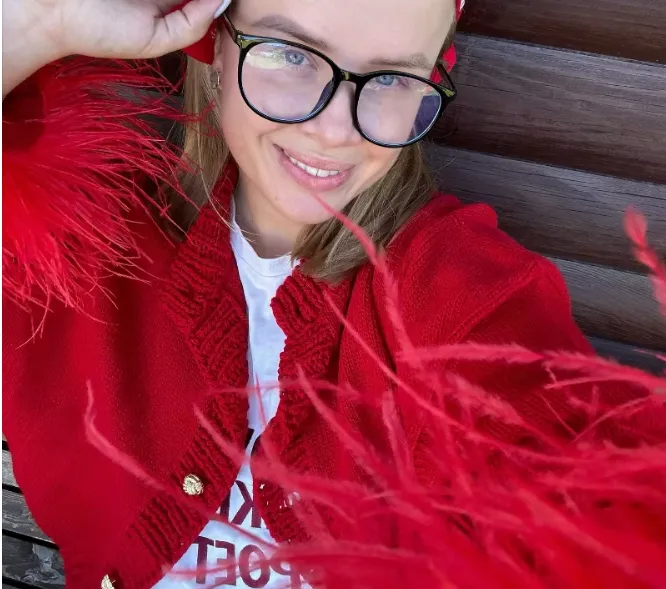 Ruby - Cardigan with feather detail